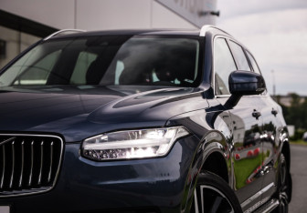 Подержанный автомобиль Volvo XC90 2020 года (2 фото)