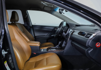 Подержанный автомобиль Toyota Camry Sedan 2017 года (28 фото)