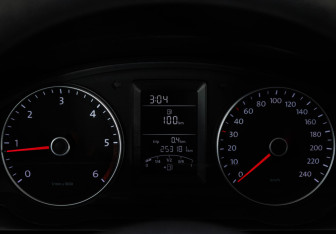 Подержанный автомобиль Volkswagen Caravelle 2014 года (24 фото)