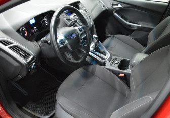 Подержанный автомобиль Ford Focus Sedan 2011 года (10 фото)