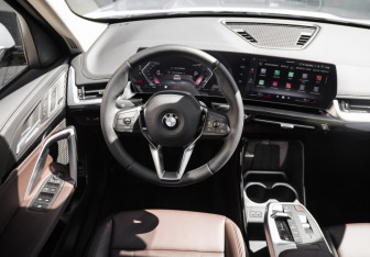 Подержанный автомобиль BMW X1 2024 года (15 фото)