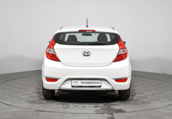 Подержанный автомобиль Hyundai Solaris Hatchback 2014 года (6 фото)