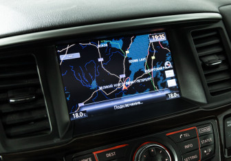 Подержанный автомобиль Nissan Pathfinder 2014 года (21 фото)