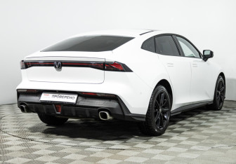 Подержанный автомобиль Changan UNI-V 2023 года (5 фото)