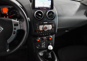 Подержанный автомобиль Nissan Qashqai 2008 года (22 фото)