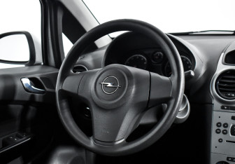 Подержанный автомобиль Opel Corsa 2013 года (15 фото)