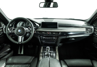 Подержанный автомобиль BMW X5 2015 года (13 фото)