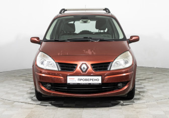 Подержанный автомобиль Renault Scenic 2008 года (2 фото)
