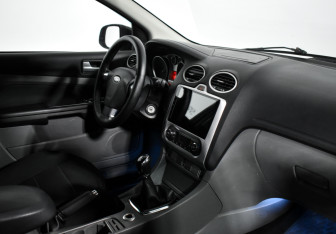 Подержанный автомобиль Ford Focus Hatchback 2010 года (13 фото)