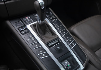 Подержанный автомобиль Porsche Macan 2018 года (18 фото)