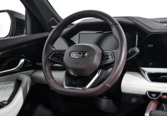 Подержанный автомобиль Geely Monjaro 2023 года (15 фото)