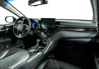 Подержанный автомобиль Toyota Camry Sedan 2021 года (9 фото)