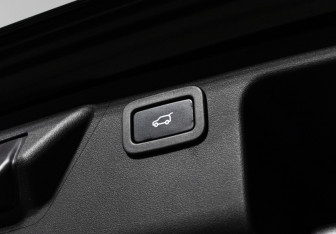 Подержанный автомобиль Land Rover Discovery Sport 2017 года (23 фото)