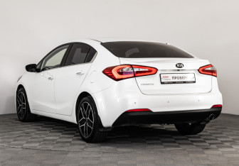 Подержанный автомобиль Kia Cerato Sedan 2015 года (7 фото)
