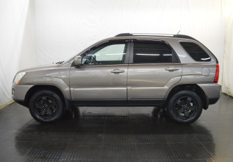 Подержанный автомобиль Kia Sportage 2009 года (8 фото)