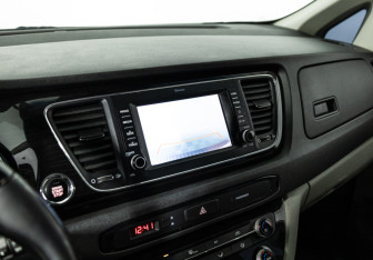Подержанный автомобиль Kia Carnival 2019 года (16 фото)
