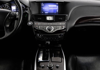 Подержанный автомобиль Infiniti M Sedan 2012 года (15 фото)