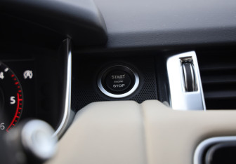 Подержанный автомобиль Land Rover Range Rover Sport 2021 года (23 фото)