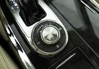 Подержанный автомобиль Infiniti QX80 2018 года (26 фото)