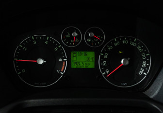 Подержанный автомобиль Ford Fiesta Hatchback 2008 года (12 фото)