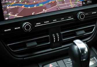 Подержанный автомобиль Porsche Macan 2019 года (20 фото)