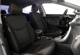 Подержанный автомобиль Hyundai Elantra Sedan 2012 года (17 фото)