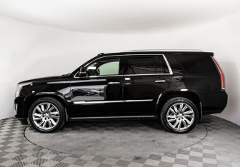 Подержанный автомобиль Cadillac Escalade Suv 2016 года (10 фото)