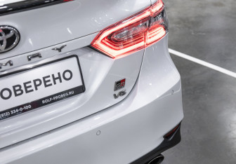 Подержанный автомобиль Toyota Camry Sedan 2021 года (10 фото)