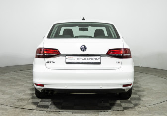 Подержанный автомобиль Volkswagen Jetta Sedan 2017 года (6 фото)