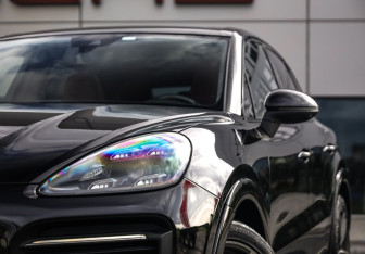 Подержанный автомобиль Porsche Cayenne 2019 года (2 фото)