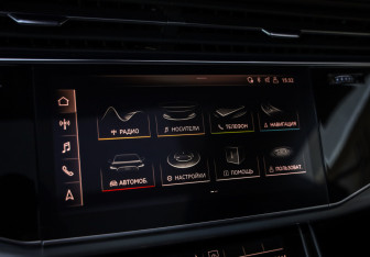 Подержанный автомобиль Audi Q8 2019 года (15 фото)