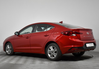 Подержанный автомобиль Hyundai Elantra Sedan 2019 года (7 фото)