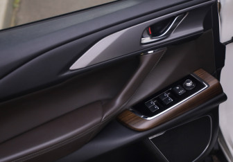 Подержанный автомобиль Mazda CX-9 2021 года (13 фото)