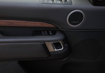 Подержанный автомобиль Land Rover Discovery 2020 года (27 фото)