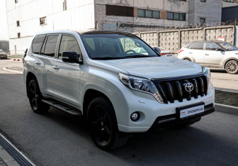Подержанный автомобиль Toyota Land Cruiser Prado 2014 года (3 фото)