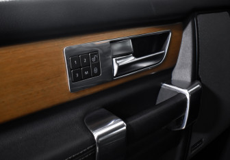 Подержанный автомобиль Land Rover Discovery 2012 года (11 фото)