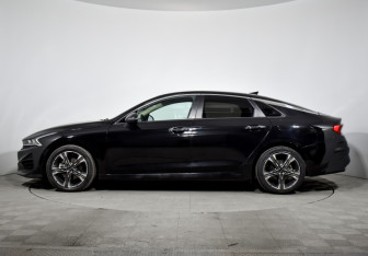 Подержанный автомобиль Kia K5 2021 года (8 фото)