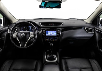 Подержанный автомобиль Nissan Qashqai 2016 года (10 фото)