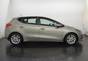 Подержанный автомобиль Kia Ceed Hatchback 2016 года (4 фото)