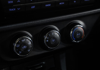 Подержанный автомобиль Toyota Corolla Sedan 2013 года (13 фото)