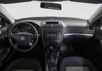 Подержанный автомобиль Skoda Octavia Liftback 2008 года (6 фото)
