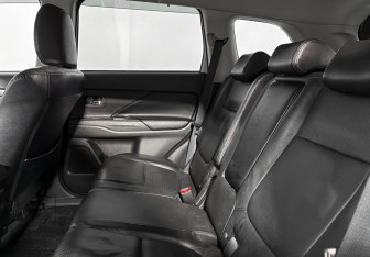 Подержанный автомобиль Mitsubishi Outlander 2013 года (12 фото)