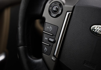 Подержанный автомобиль Land Rover Discovery 2013 года (14 фото)