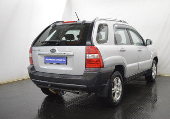Подержанный автомобиль Kia Sportage 2007 года (5 фото)