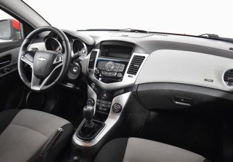 Подержанный автомобиль Chevrolet Cruze Hatchback 2012 года (10 фото)