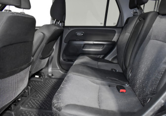 Подержанный автомобиль Honda CR-V 2005 года (11 фото)