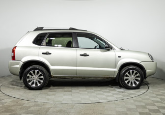 Подержанный автомобиль Hyundai Tucson 2008 года (4 фото)