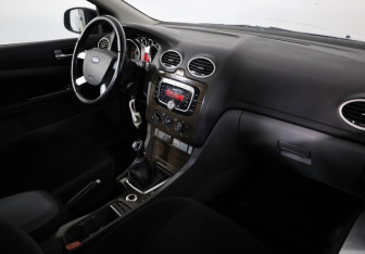 Подержанный автомобиль Ford Focus Sedan 2009 года (17 фото)