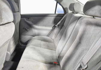 Подержанный автомобиль Toyota Corolla Sedan 2002 года (10 фото)