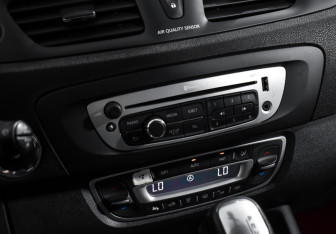 Подержанный автомобиль Renault Scenic 2013 года (16 фото)